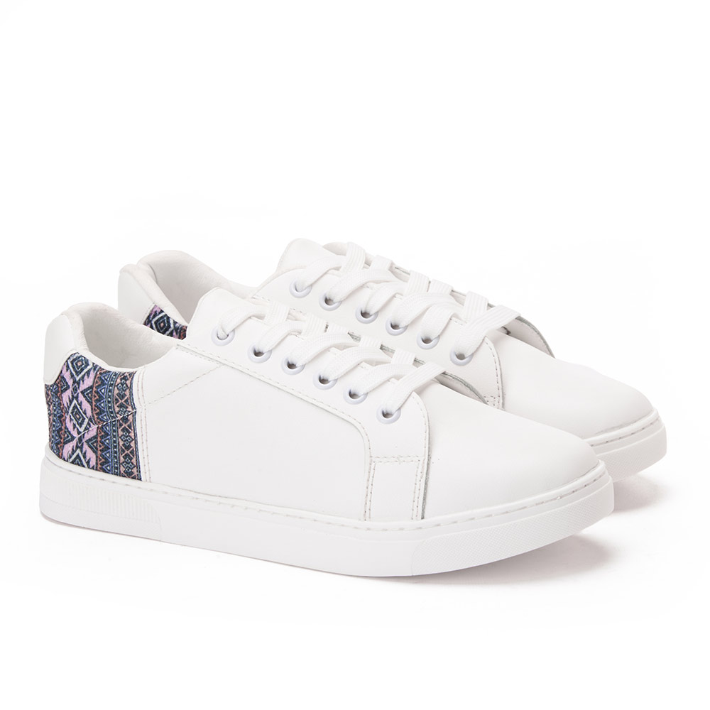 Women fashion sneaker with pink side details - White