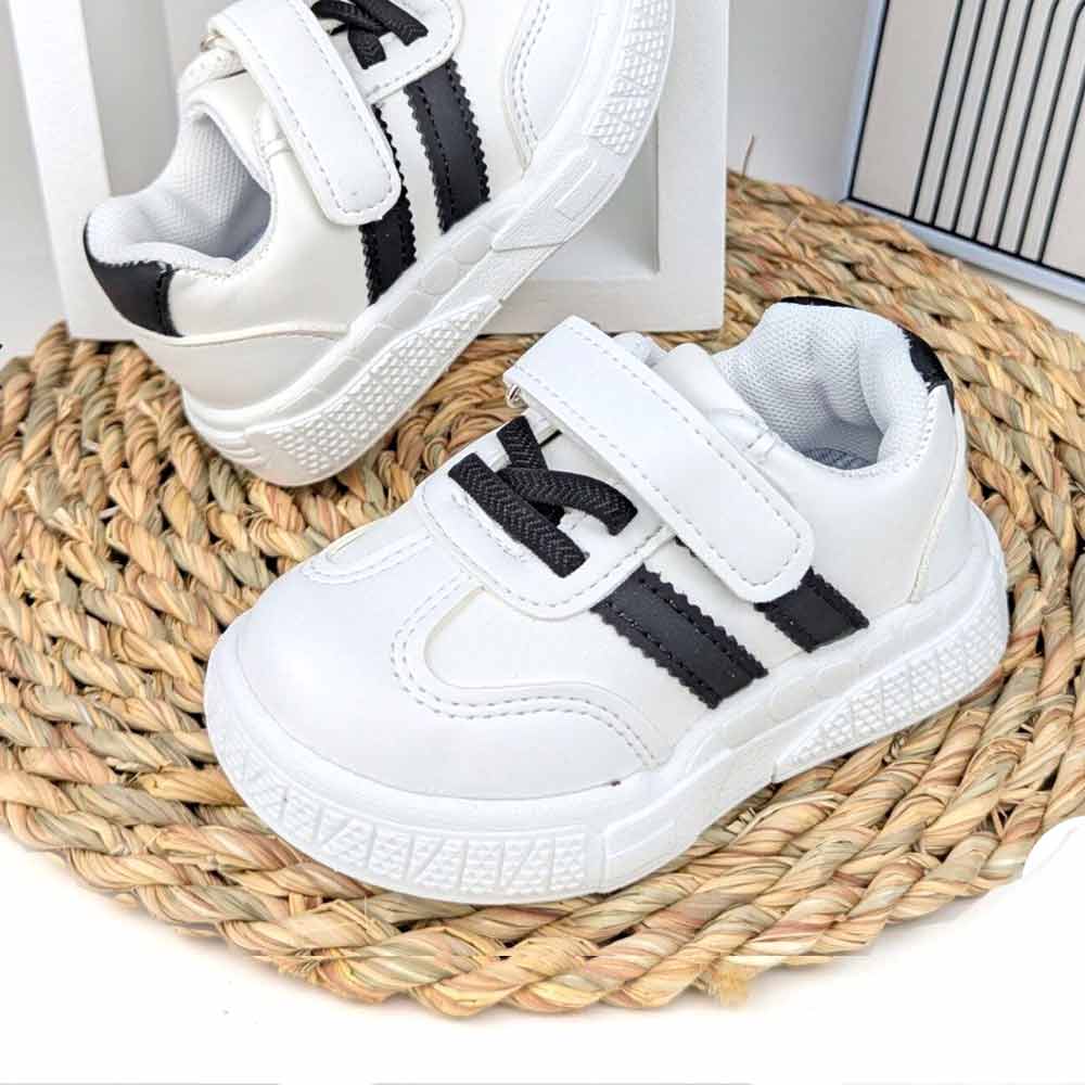 Kids sneakers with black lines - White2